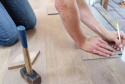 floor-flooring-hand-man-1388944.jpeg